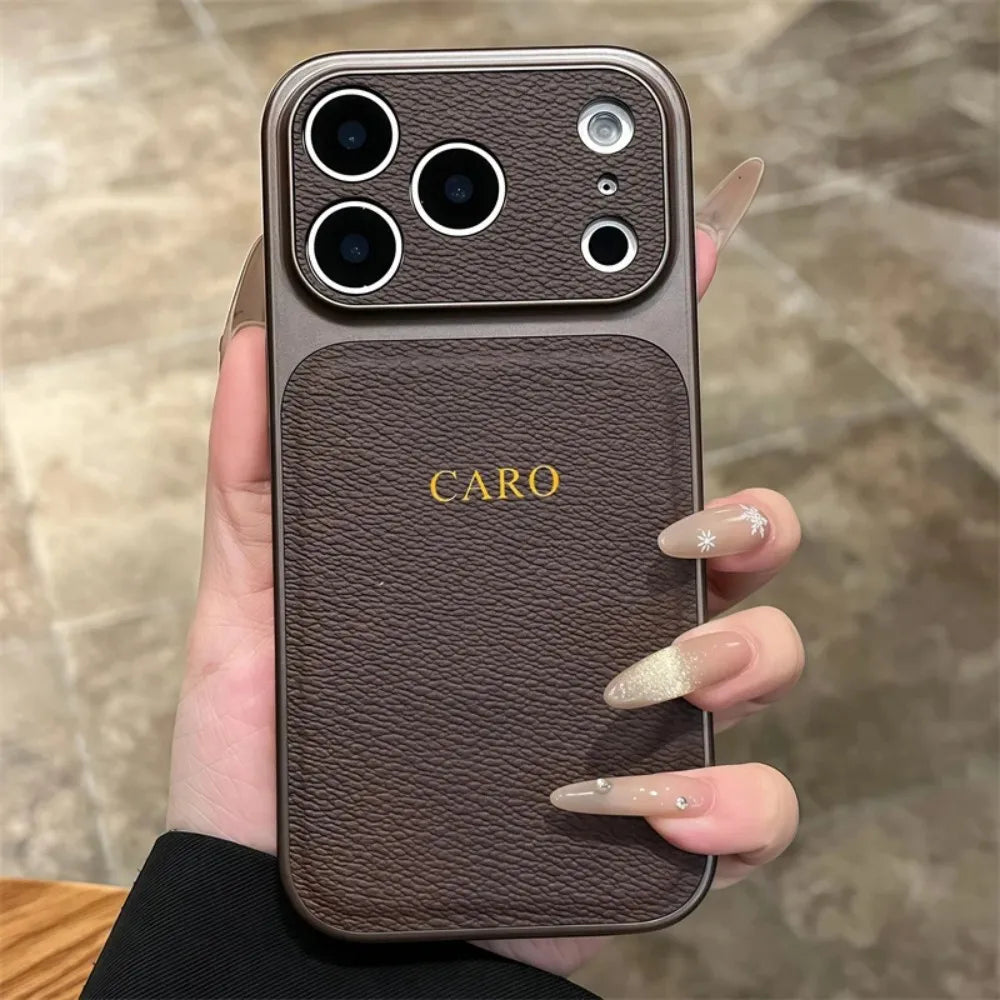 Funda Personalizada con Iniciales Doradas para iPhone — Cuero de Lujo
